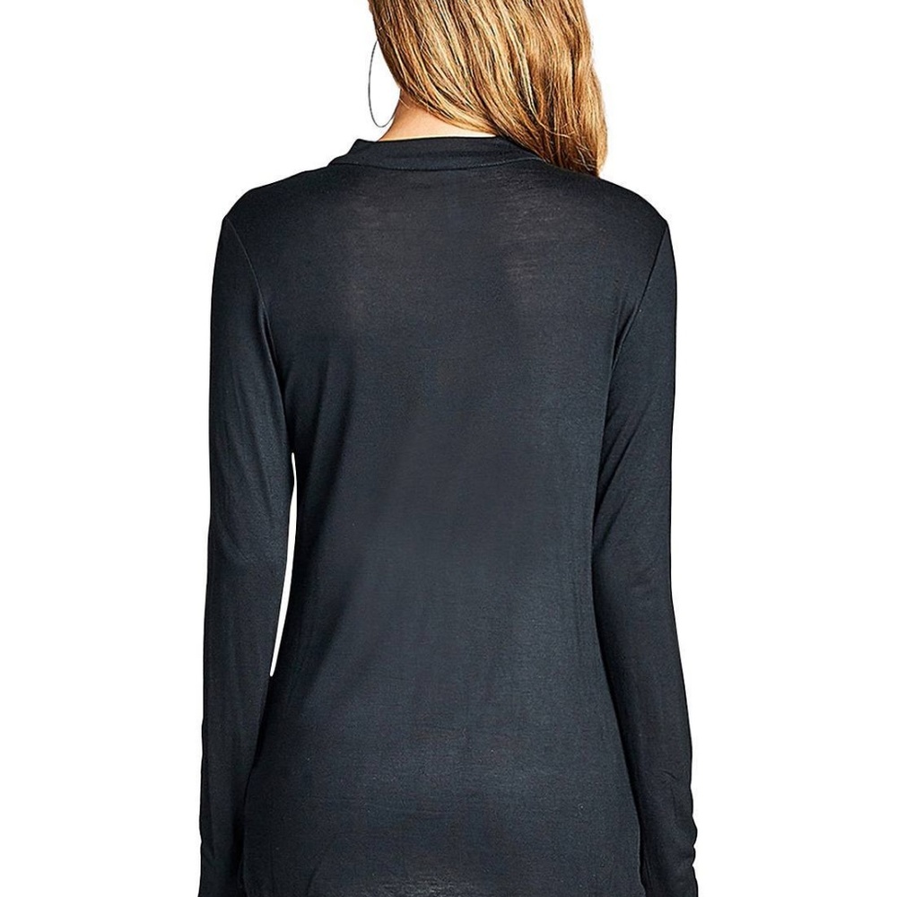 Online Exclusive Black V-Cutout Top - Picture 3 of 3